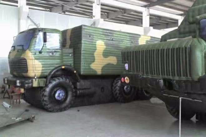 红桥大型军事车